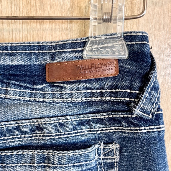 Juniors Small Size 7 Blue and White Embroidered Pocket Bootcut Jeans 2000s - Picture 6 of 8